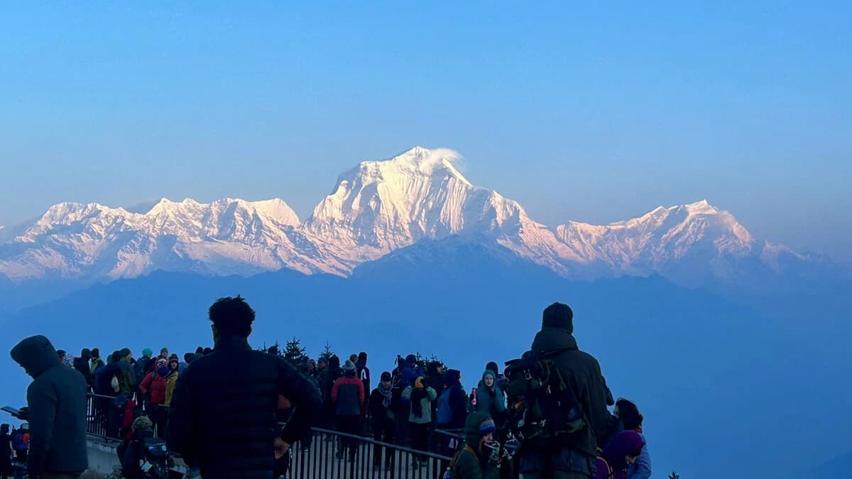 Poon Hill Holds travelers