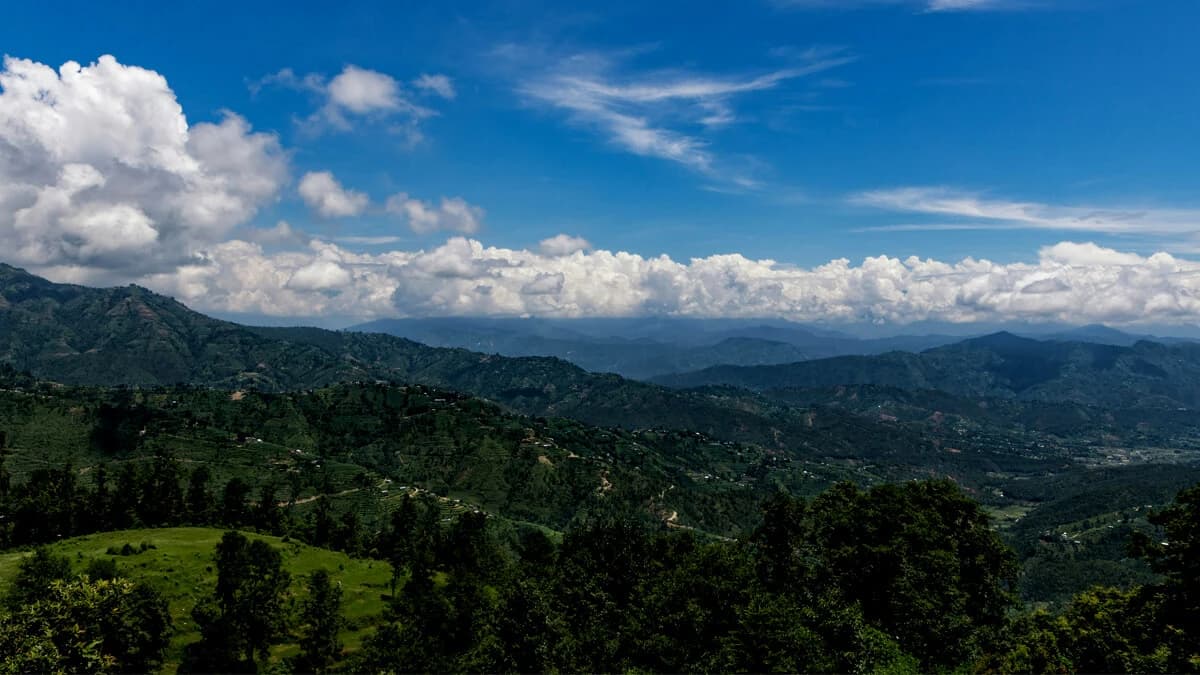 Valley and mountain meet the horizen
