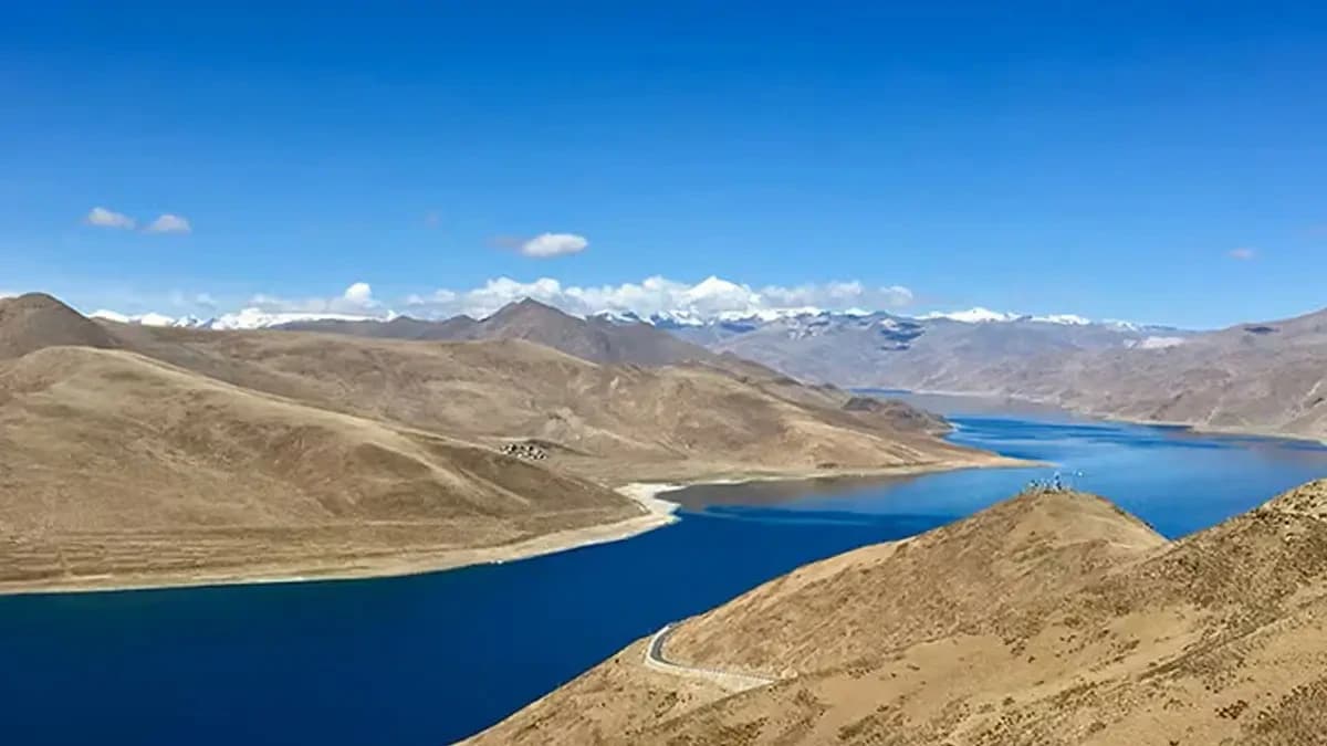 Yamdrok Lake