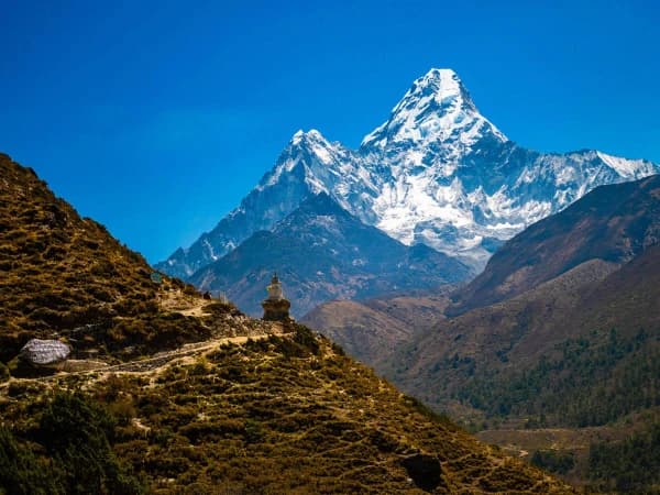 Ebc Trails Background View Amadablam